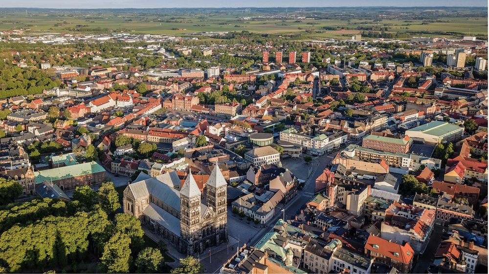 Lunds domkyrka och stadskärnan sedd från luften.